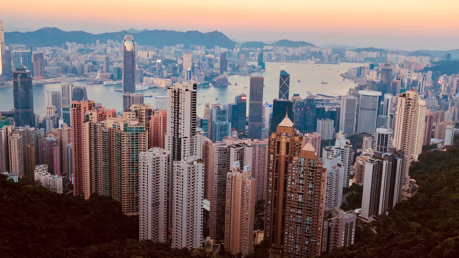 黃昏時的香港高樓